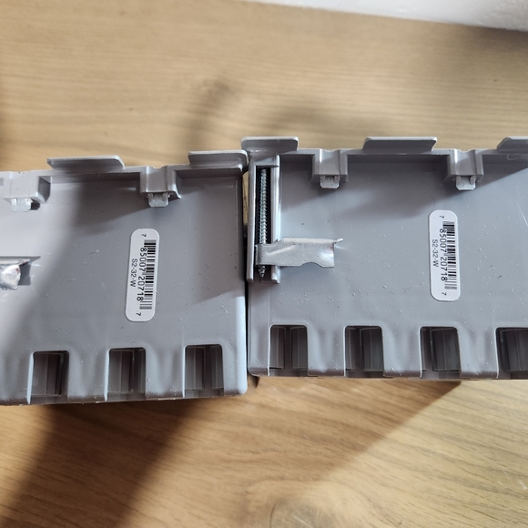 2 pass & Seymour S232W 2-Gang Old Work Switch/Outlet Box, 3.75 x 4.06 x 3.06 In - Picture 3 of 4